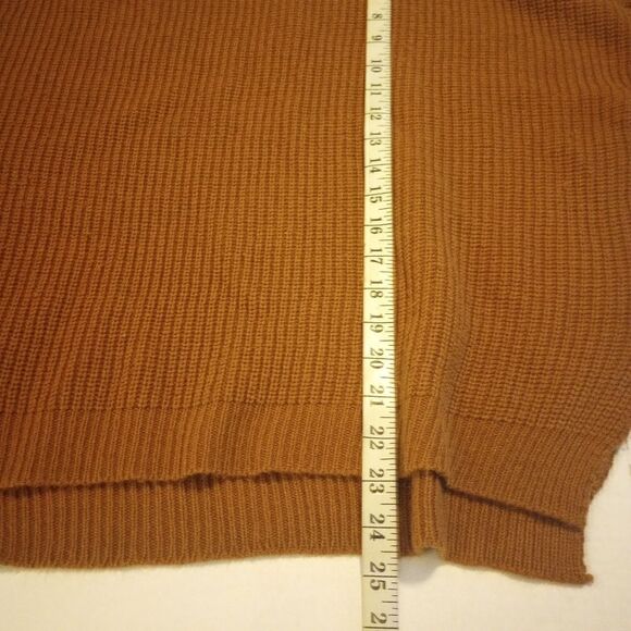 Windsor oversized dolman sleeve cold shoulder rust colored sweater - Picture 3 of 8